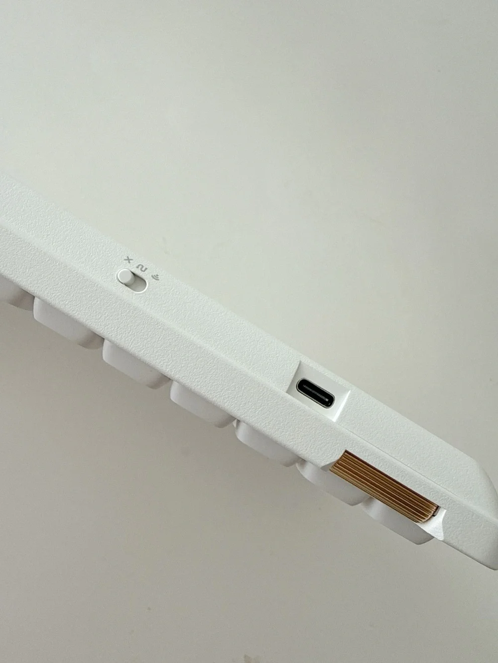 LOFREE Flow Lite Wireless Mechanical Keyboard 100-Key 96% Off-White Low Profile